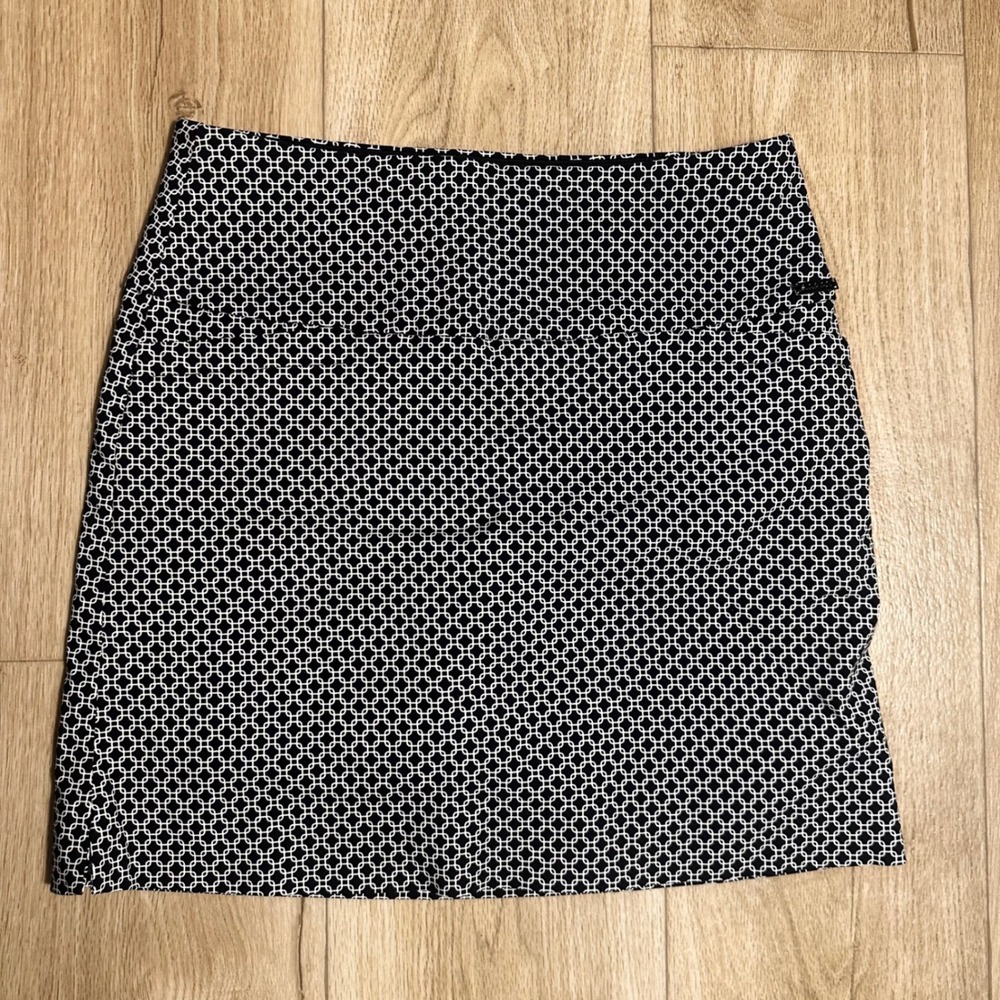 S.C. & CO. Women Black White Geometric Print Skort Size Medium Built-in Shorts